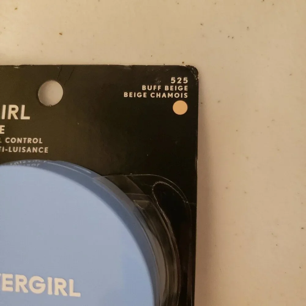 Buff Beige Covergirl CG Clean Matte Pressed Powder 525 Buff Beige Compact Sealed